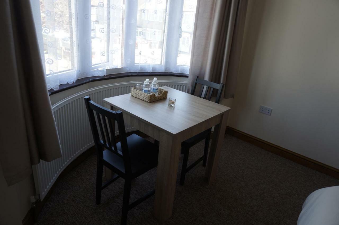 Wembley Homestay Лондон Екстериор снимка